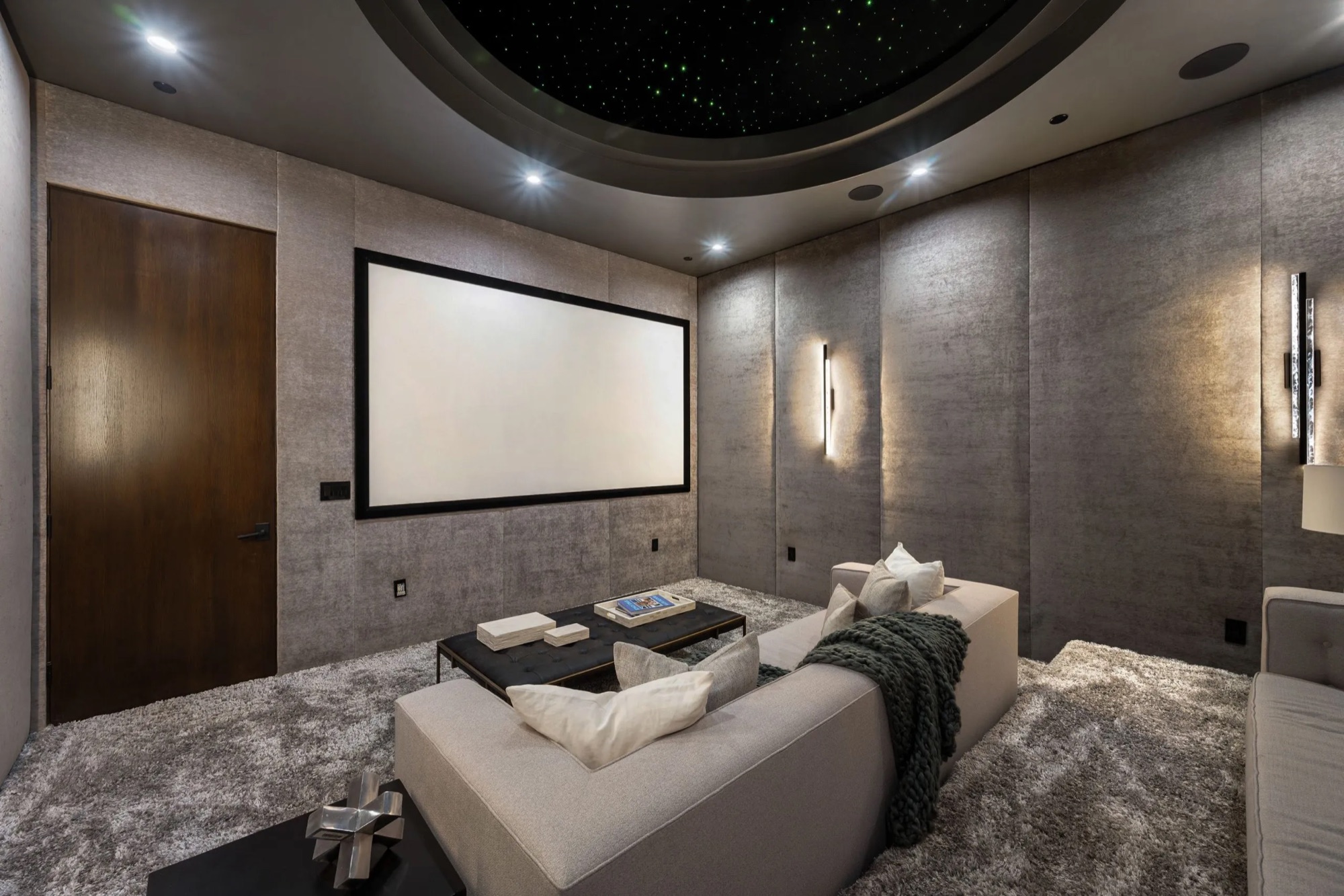 Integrated lighting and media room in a modern residence